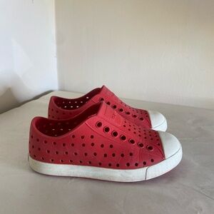 Native red kids slip on shoes size 9 water shoes toddler slip on